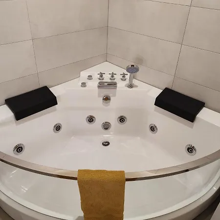 Apartment Dreams Con Jacuzzi *